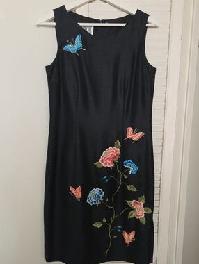 VTG  Sleeveless Silk 100% Black Dress Embroidered Floral Butterfly Accents Sz 4
